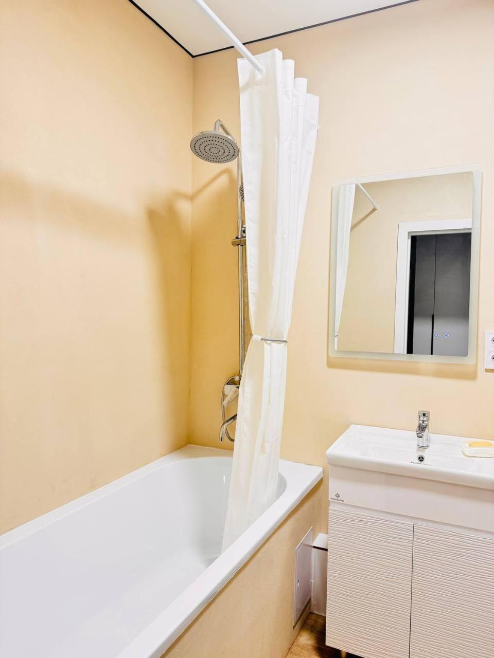 дизайнерские комфорт в жк Raiymbek Apartment *